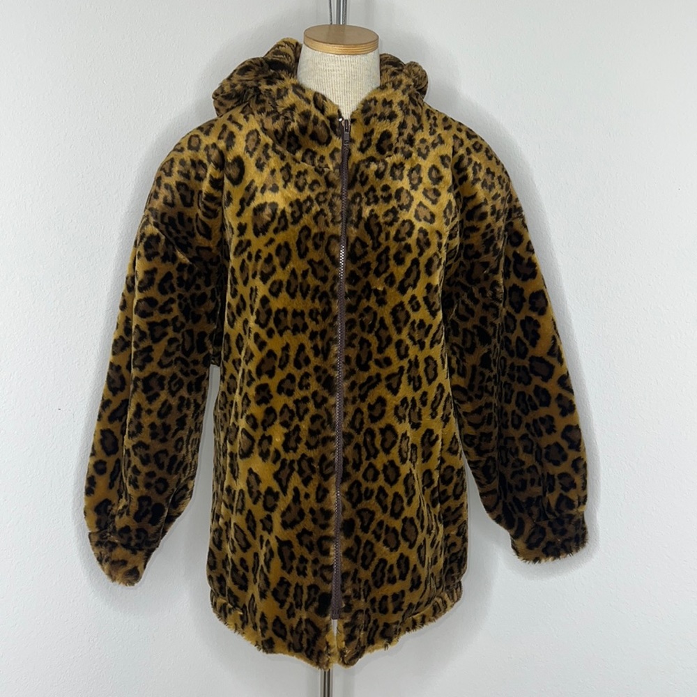 🔹 Jacobson’s Faux Fur Hooded Cheetah Jacket